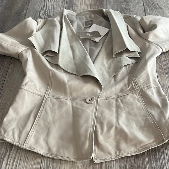 J Jill Cream Leather Blazer with Cropped Design and Wide Lapels - Picture 5 of 8